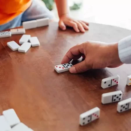 Cách chơi domino đơn giản và chi tiết cho tân thủ